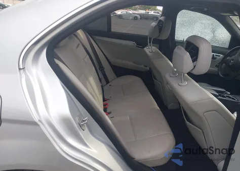 2009 Mercedes-Benz C 300 Luxury/Sport из США, поврежденный, VIN WDDGF54X29R063942